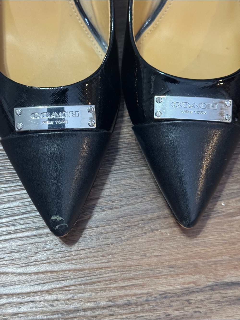 Coach Zan Black Patent Leather Pointed Toe Pumps Silver Emblem Logo Sz. 6B - Picture 4 of 10